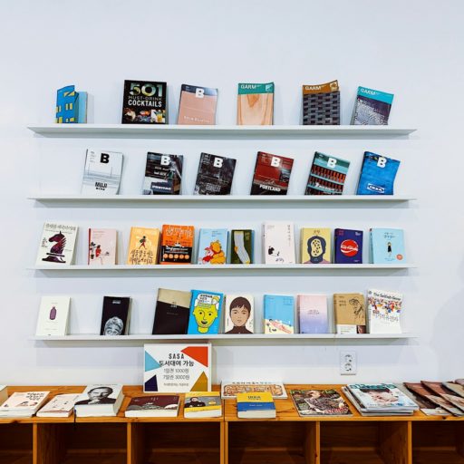 Photo by YJ Lee assorted book on shelf